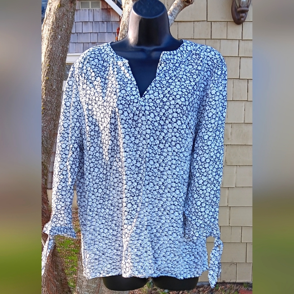 Rose & Thyme V-Neck Navy/White Floral, Tied End Sleeve Blouse Sz XL